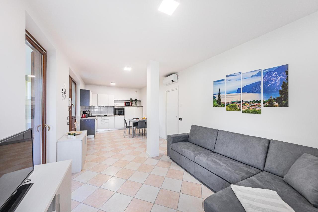 Apartamento I Ciliegi 1-09 Con Piscina By Wonderful Italy Desenzano del Garda Exterior foto