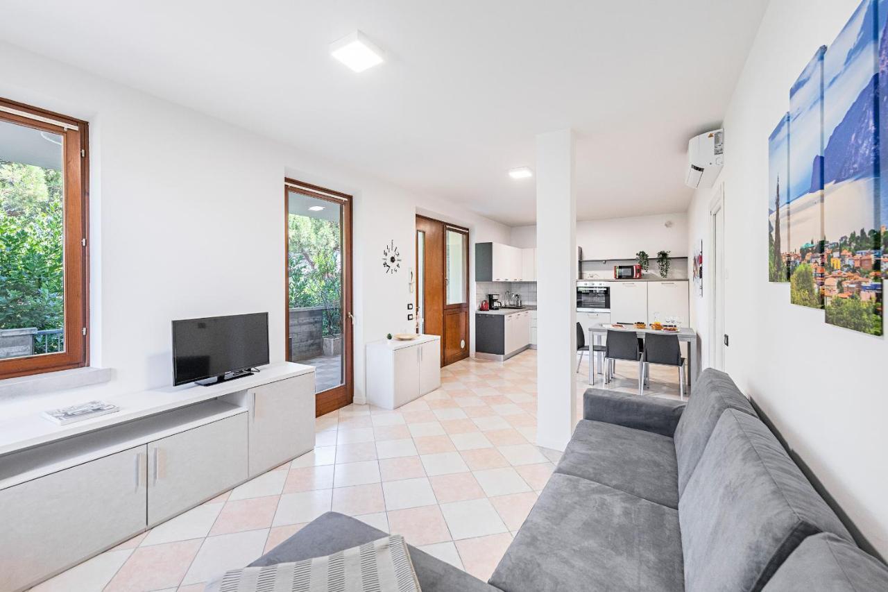 Apartamento I Ciliegi 1-09 Con Piscina By Wonderful Italy Desenzano del Garda Exterior foto